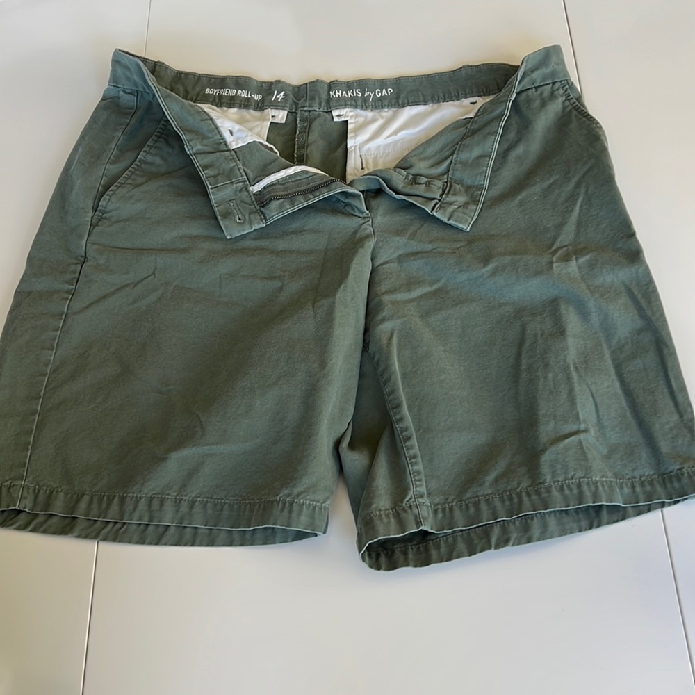 Gap Size 14 Boyfriend Roll-Up Army Green Bermuda Shorts